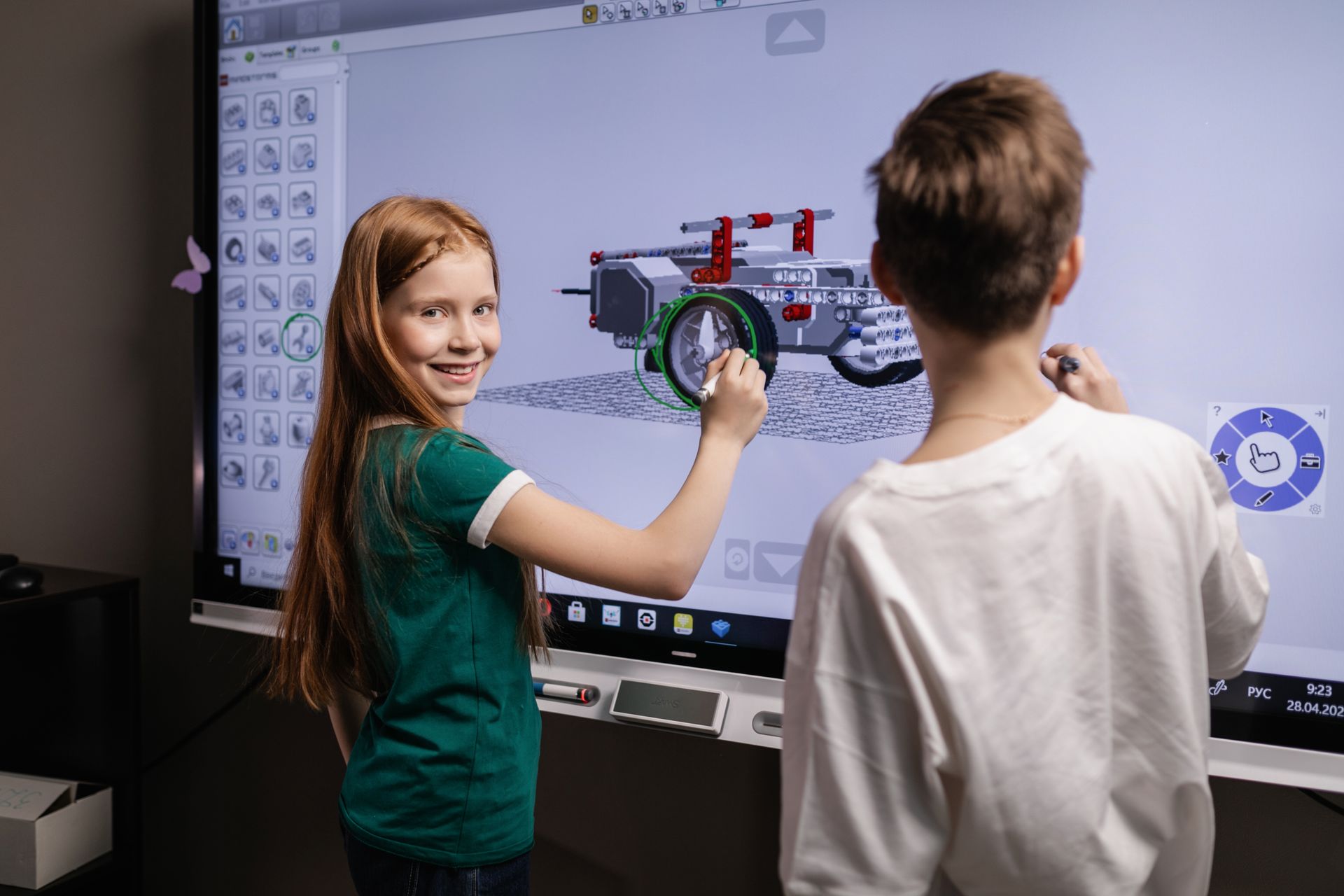 Deti tvoria digitálny model na interaktívnej obrazovke